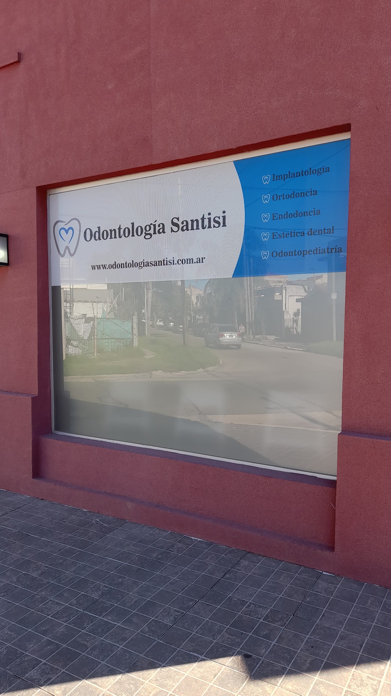 Recepción y Sala de Espera de Odontología Santisi con decoración escandinava en Berazategui